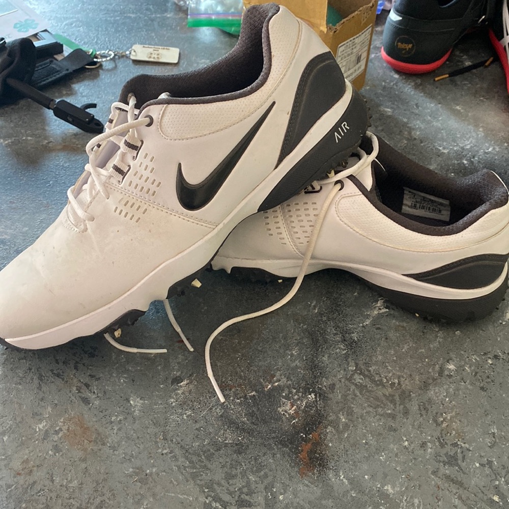 Golf shoes